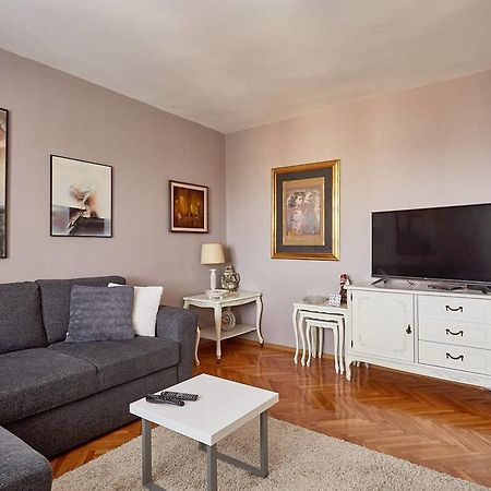 Spacious Modern Apartment In Peaceful Neighborhood Szkopje Kültér fotó