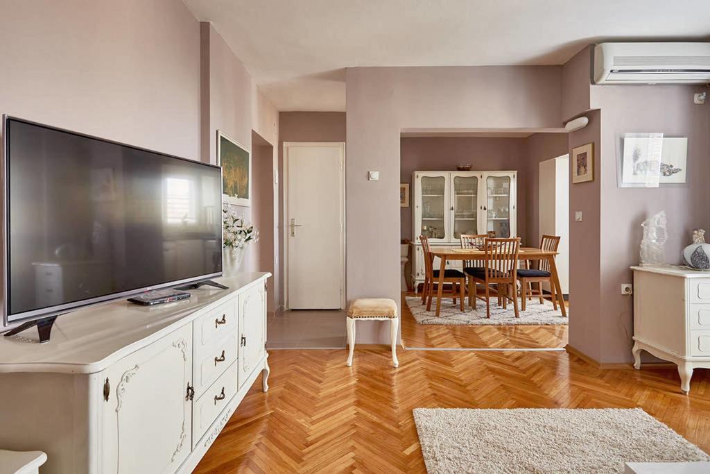 Spacious Modern Apartment In Peaceful Neighborhood Szkopje Kültér fotó