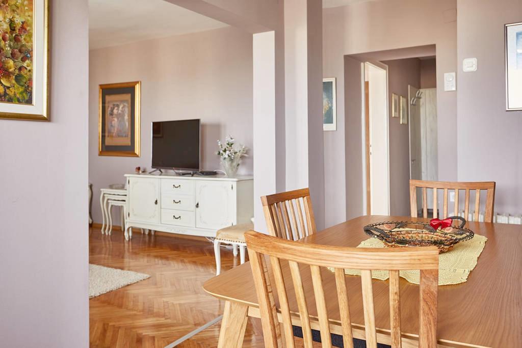 Spacious Modern Apartment In Peaceful Neighborhood Szkopje Kültér fotó